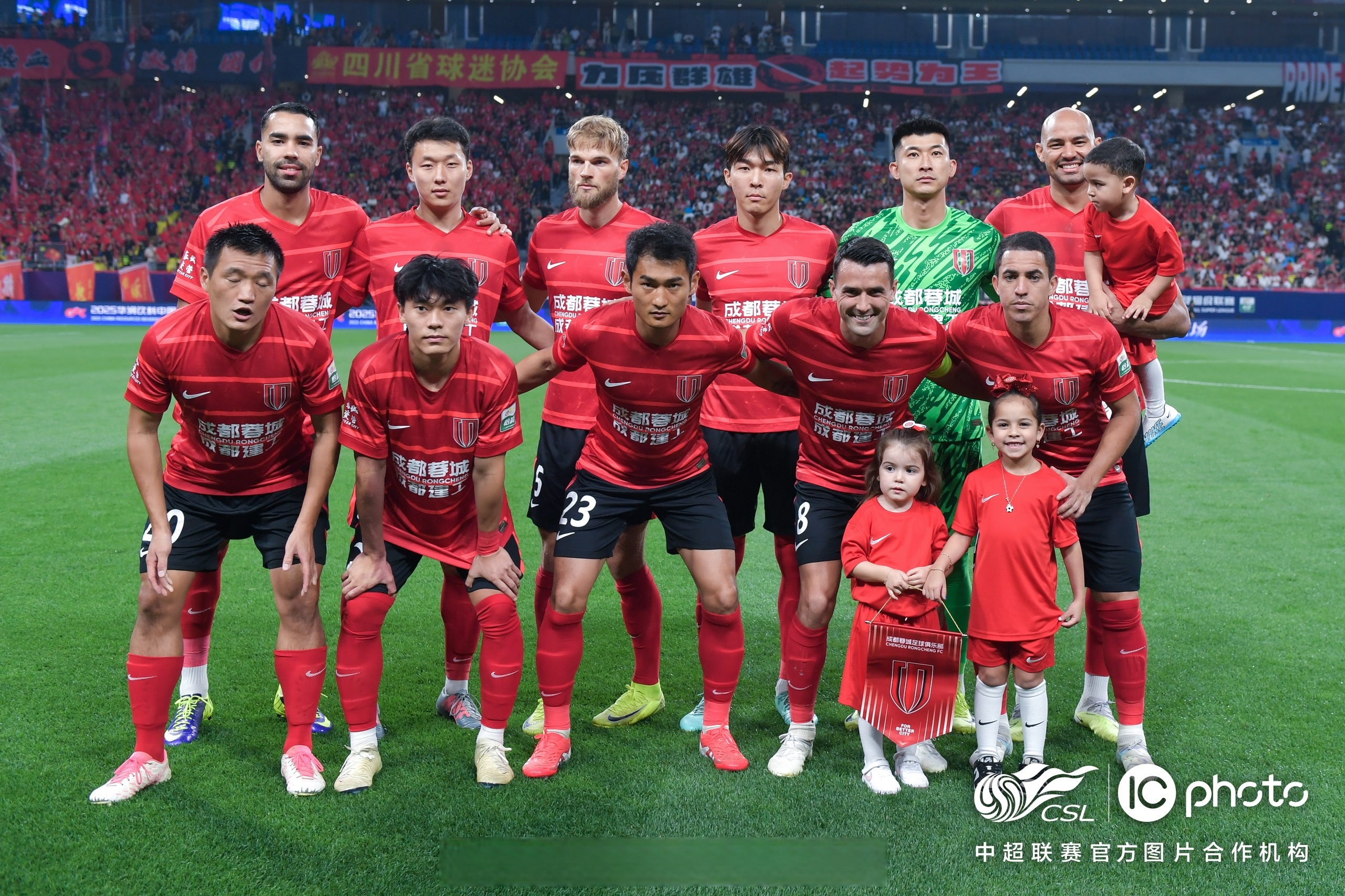 开云体育平台APP-球队状况不佳，教练遭质疑，球员欲离队寻新归宿，掌声雷动的简单介绍