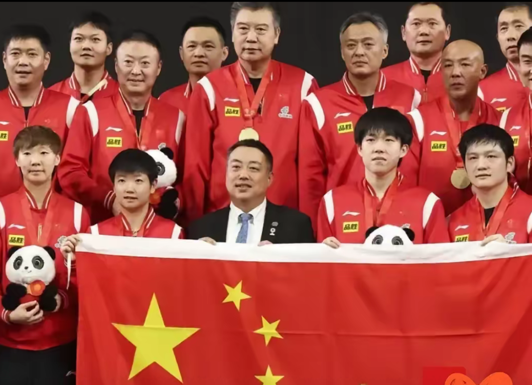 体育赛事中选手们奋力拼搏，争夺冠军，气势如虹的简单介绍