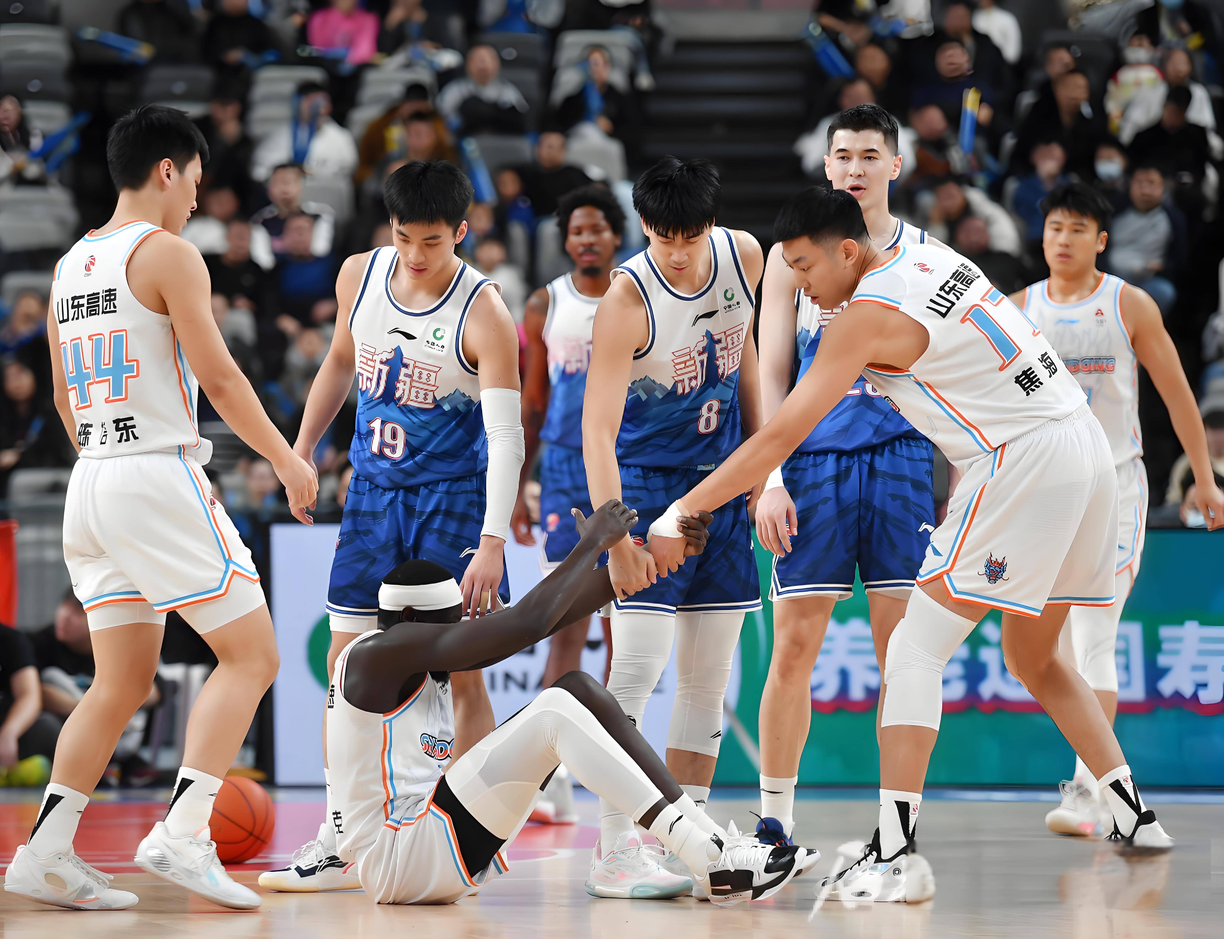 高水平篮球联赛精采比赛回顾,战绩斐然 高水平篮球联赛精采比赛回顾,战绩斐然