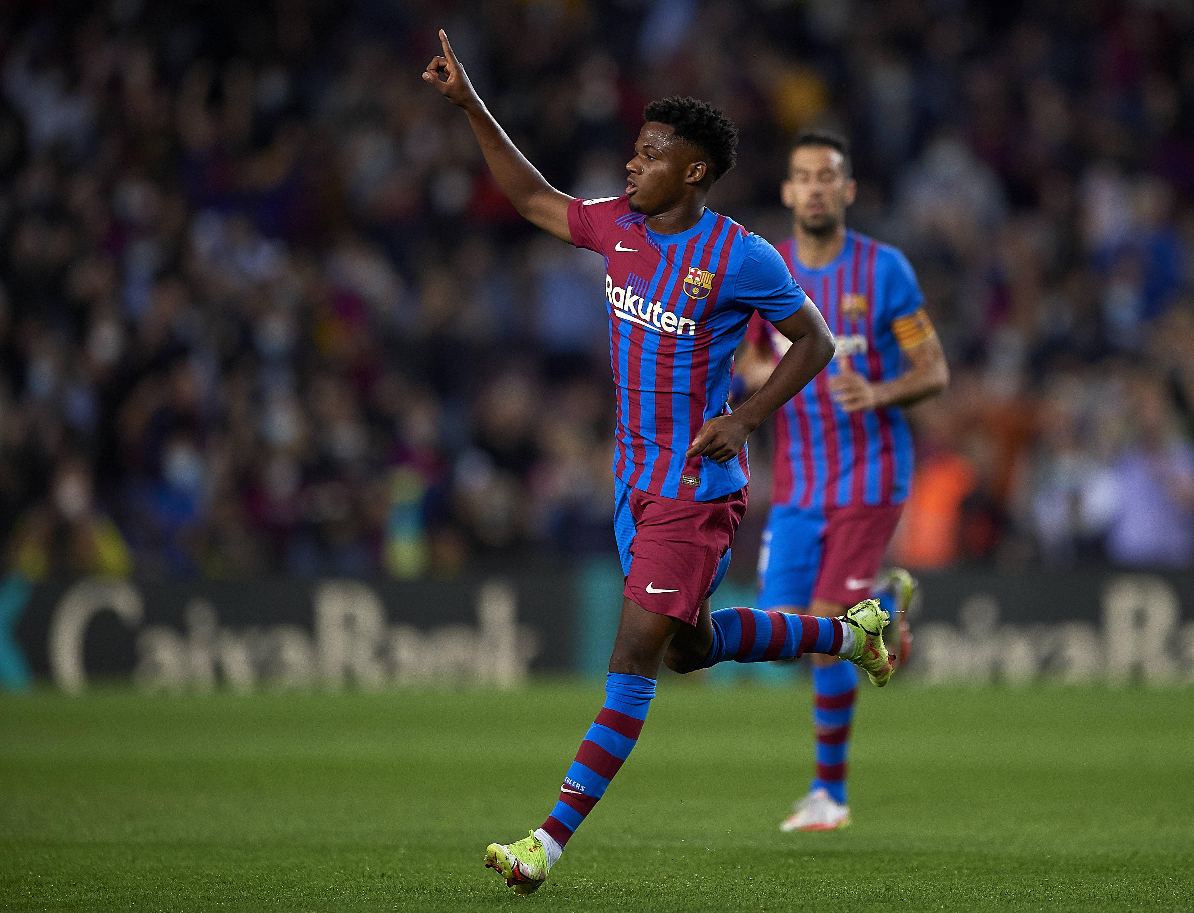 圣埃蒂安逆袭战胜对手，逼近前十名，掌声雷动