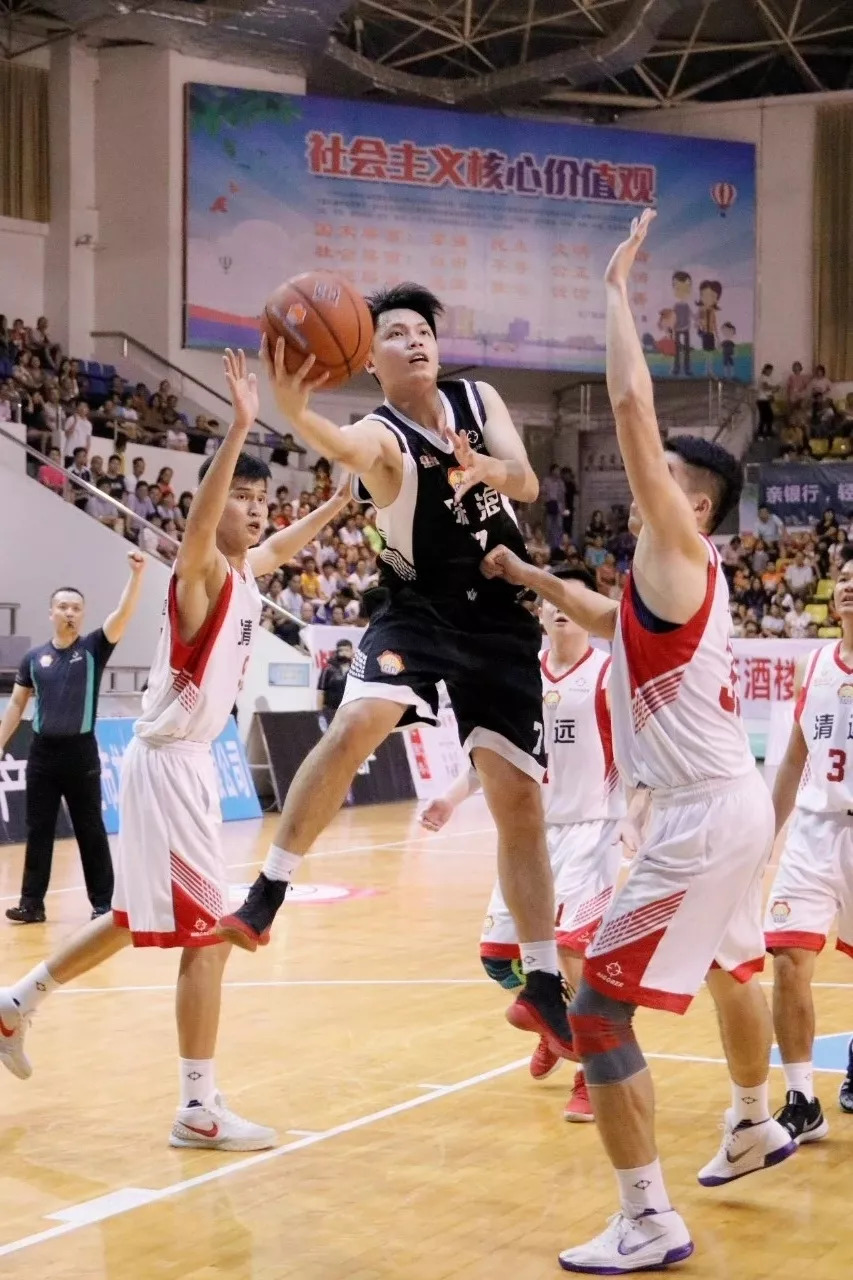 俄罗斯篮球联赛季后赛开幕,实力强队逐鹿争夺冠军荣耀,振奋人心 俄罗斯篮球联赛季后赛开幕,实力强队逐鹿争夺冠军荣耀,振奋人心