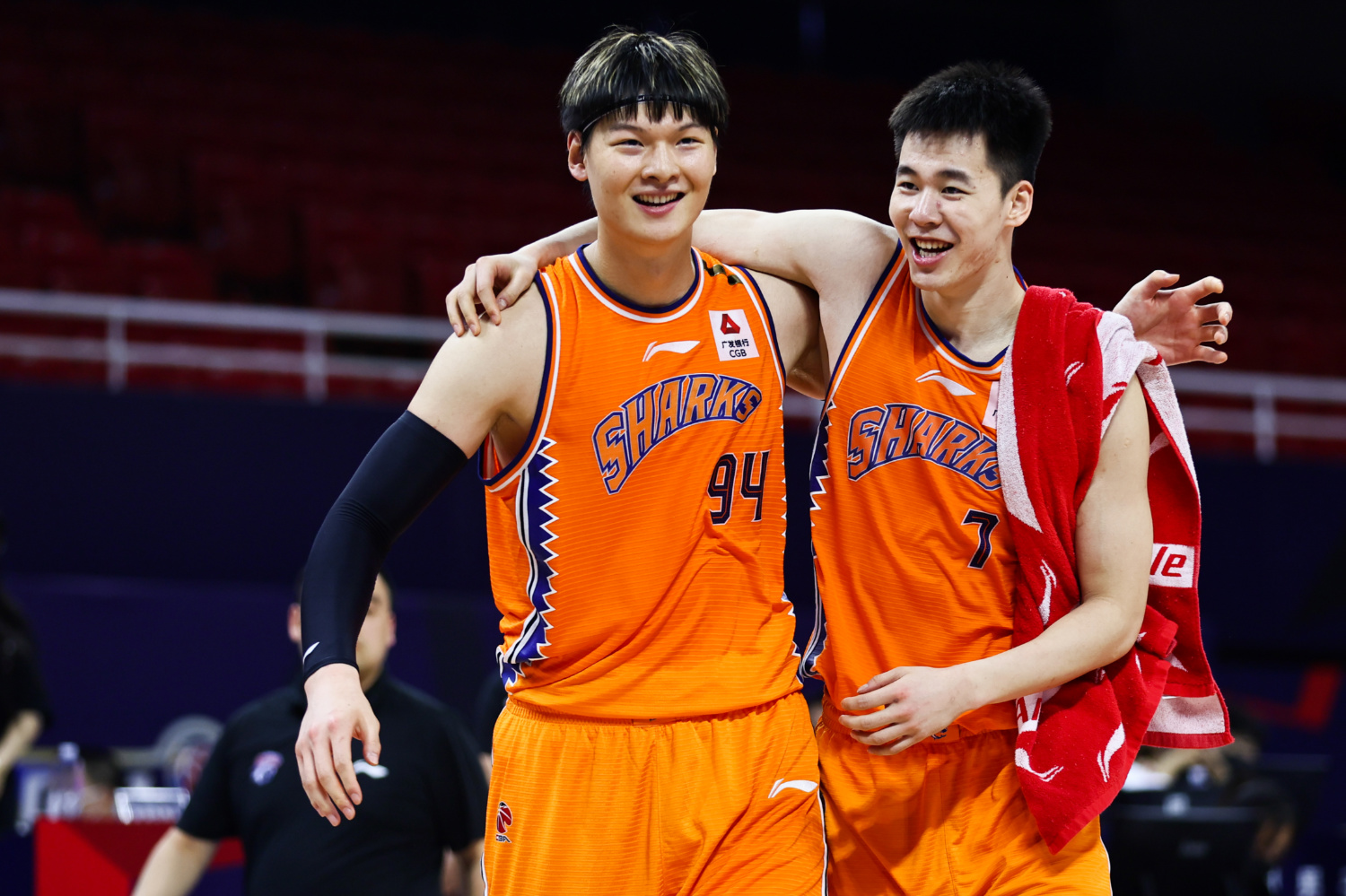 上海队备战季后赛，球员状态稳定，全场震撼