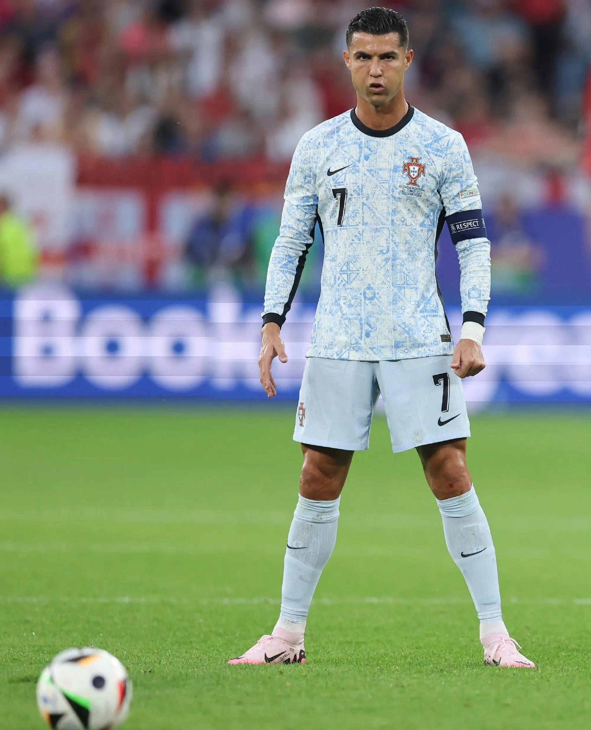 包含葡萄牙田径选手飘逸出场，引发热议，引发热议的词条