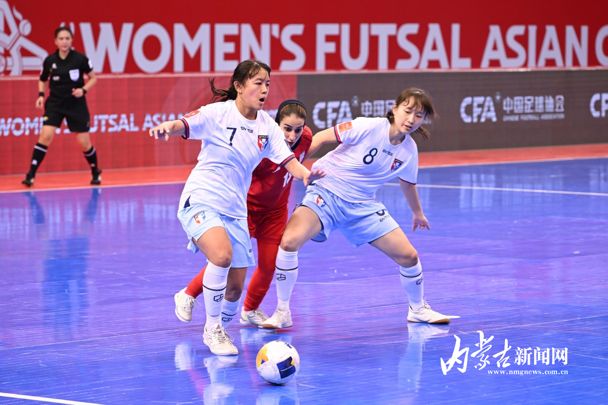 亚足杯女足比赛：伊朗队险胜晋级，振奋人心