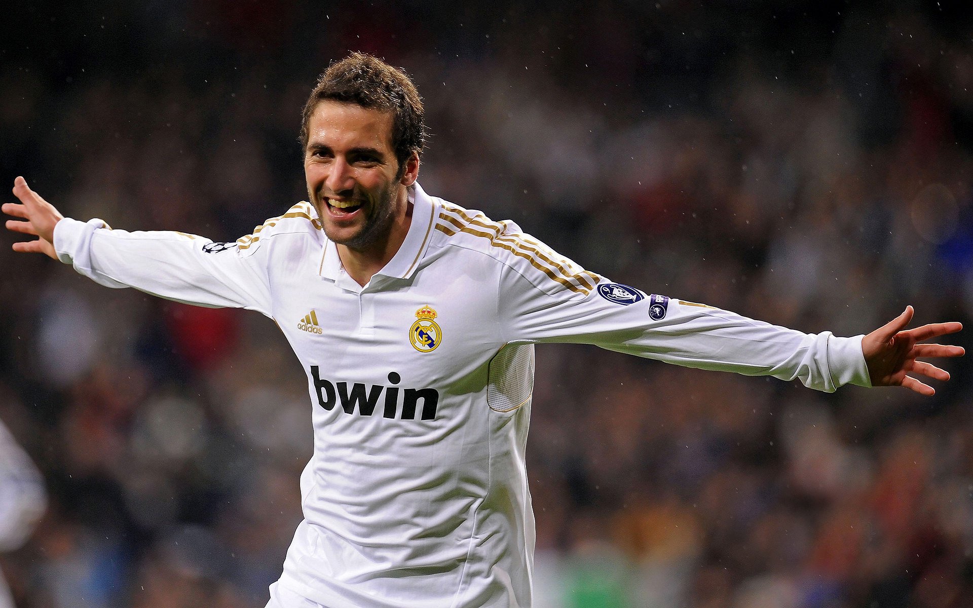 开云体育入口-萨拉赫锋芒毕露!尼斯防线遭法老肢解,秘鲁战术困局暴露无遗